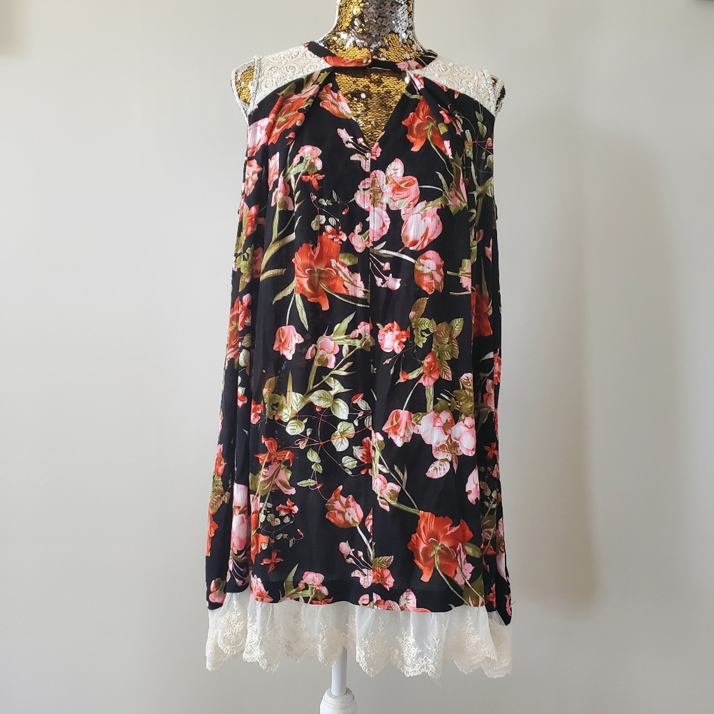 Umgee Floral Tunic Style Lace Trim Keyhole Dress
